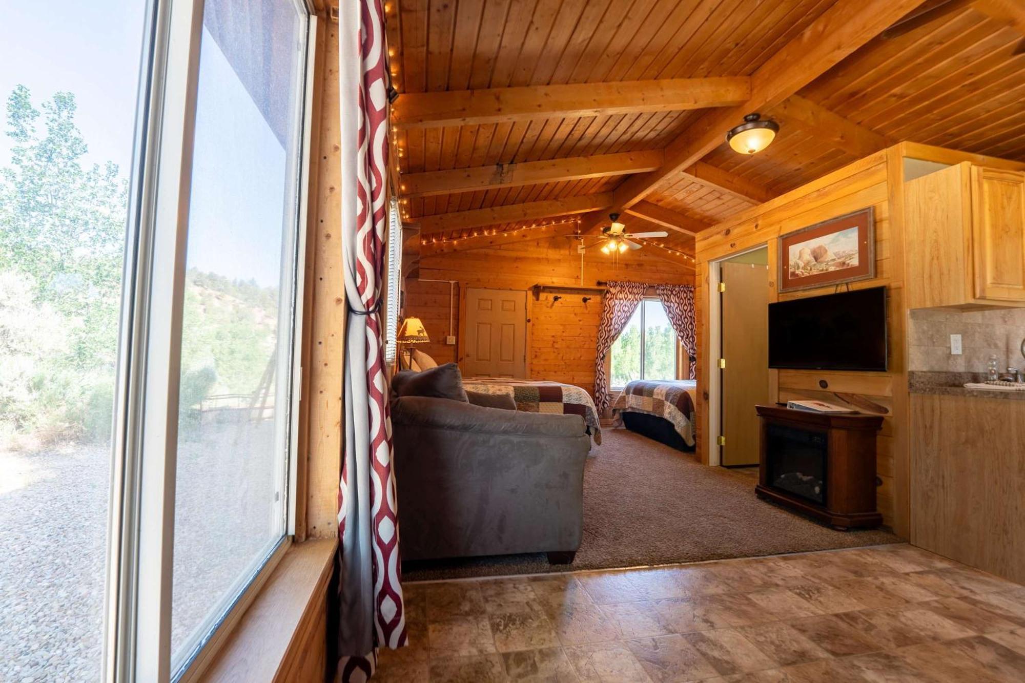 The Park Cabin At Mount Carmel Motel And Rv Park Exterior foto