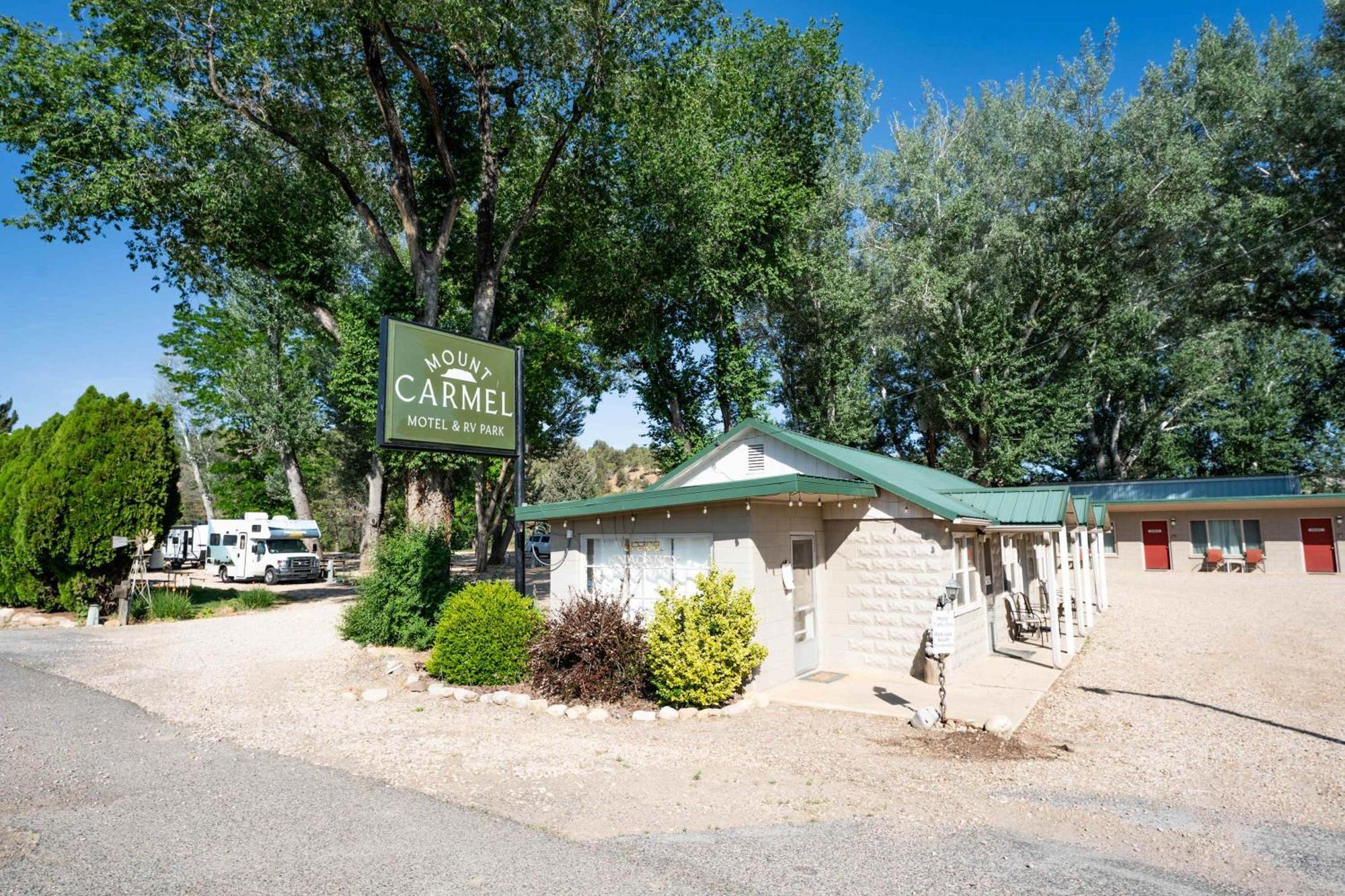 The Park Cabin At Mount Carmel Motel And Rv Park Exterior foto